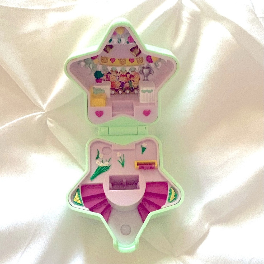 Polly Pocket Bathing Beauty Pageant 1992 Ring Case made by Blue Bird, Cute!